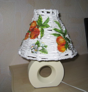 Абажур из газетных трубочек