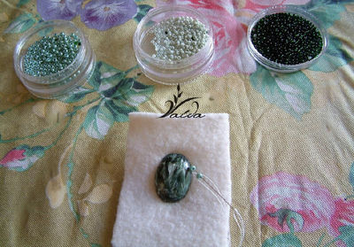 Вышитая брошь. Мастер-класс Вышитая брошь. Мастер-класс