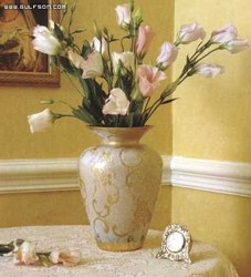 Ваза декорированная с помощью кружев