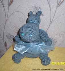 Вязаные игрушки. Бегемот - балерина