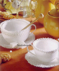 Вязаный крючком сувенир чашечка с блюдцем