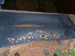 Джинсы вышитые гладью анютины глазки