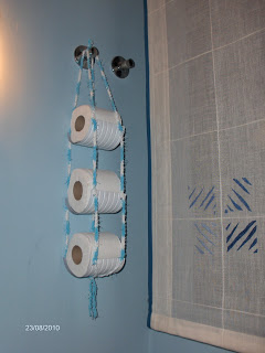 Кашпо для цветов и держатель для туалетной бумаги из пластиковых бутылок Кашпо для цветов и держатель для туалетной бумаги из пластиковых бутылок