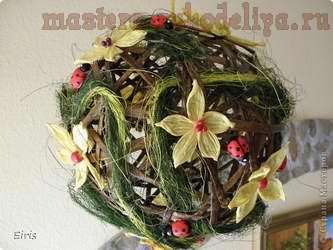 Цветочный шар плетем из газет Цветочный шар плетем из газет