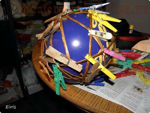 Цветочный шар плетем из газет Цветочный шар плетем из газет