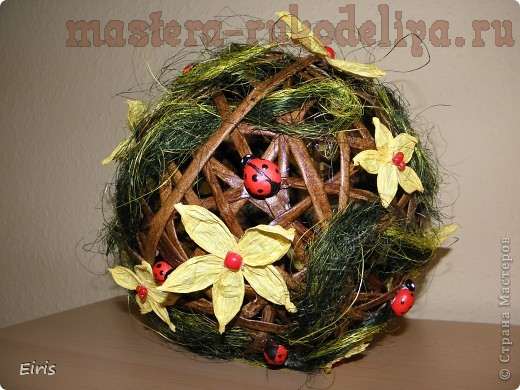 Цветочный шар плетем из газет Цветочный шар плетем из газет