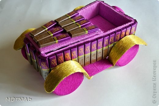 Машинка - карапуз из конфет