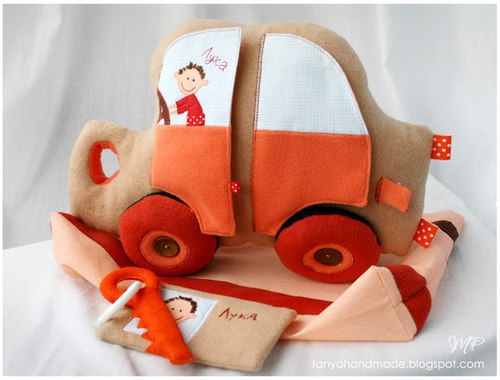 Машинка-подушка и игрушка-развивайка для малышей. Выкройка