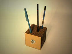 Картонный куб-органайзер для карандашей и шариковых ручек