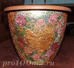 Украшаем цветочный горшок мозайкой из яичной скорлупы