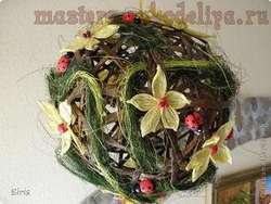 Цветочный шар плетем из газет