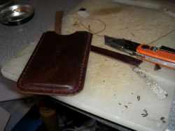 Кожанный чехол для мобильных устройств своими руками