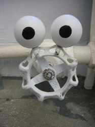 Магнитные глаза из тенисных мячиков