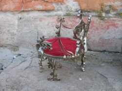 Поделки из консервных банок (стулья и столик) Поделки из консервных банок (стулья и столик)