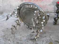 Поделки из консервных банок (стулья и столик) Поделки из консервных банок (стулья и столик)