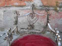 Поделки из консервных банок (стулья и столик) Поделки из консервных банок (стулья и столик)