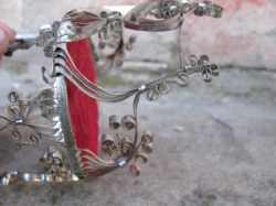 Поделки из консервных банок (стулья и столик) Поделки из консервных банок (стулья и столик)